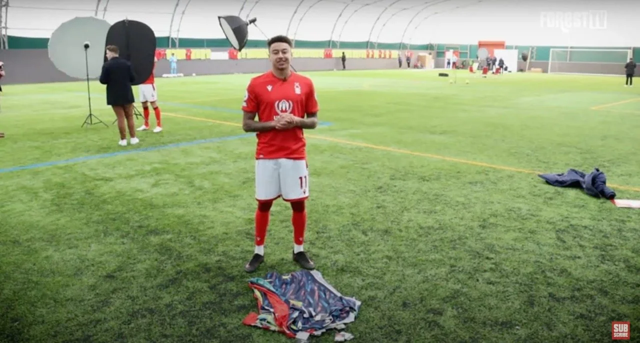 JESSE LINGARD TAKES ON THE LAYER UP CHALLENGE